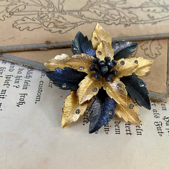 Vintage Joan Rivers black & gold tone Desert Cactus rhinestone accented brooch - Picture 6 of 10